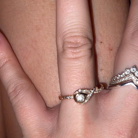Gold engagement ring - Picture 3 of 8
